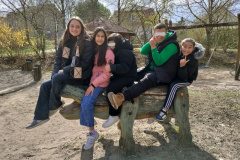 2025-AO8-Besuch-bei-Azra